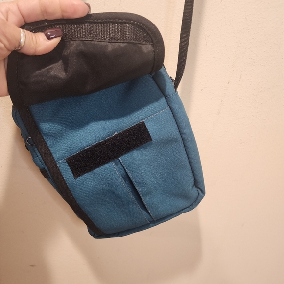 Eddie Bauer Compact Blue Crossbody Bag with Black Strap - Picture 8 of 16